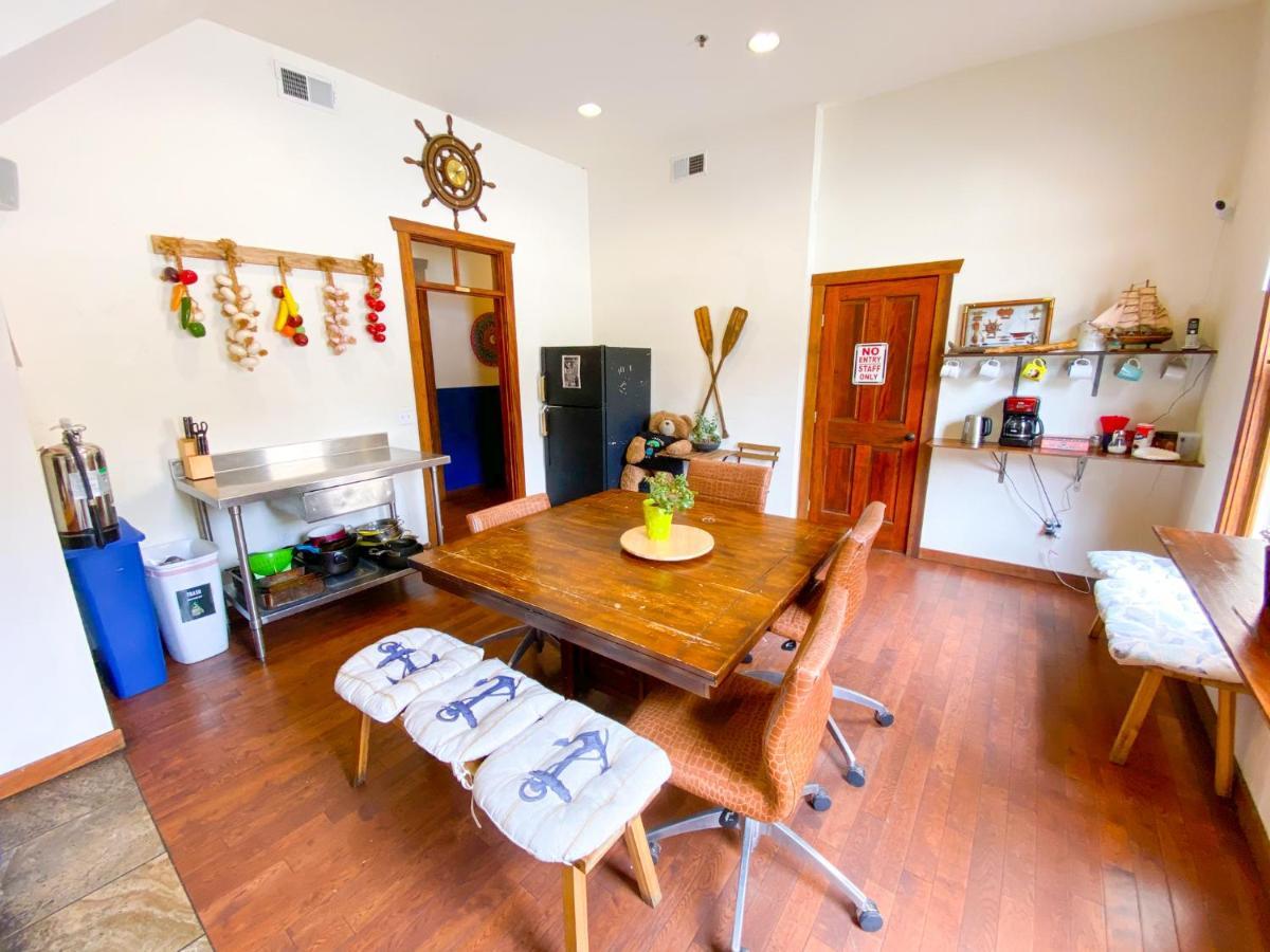Ith San Diego Adventure Hostel (Adults Only) Exteriör bild