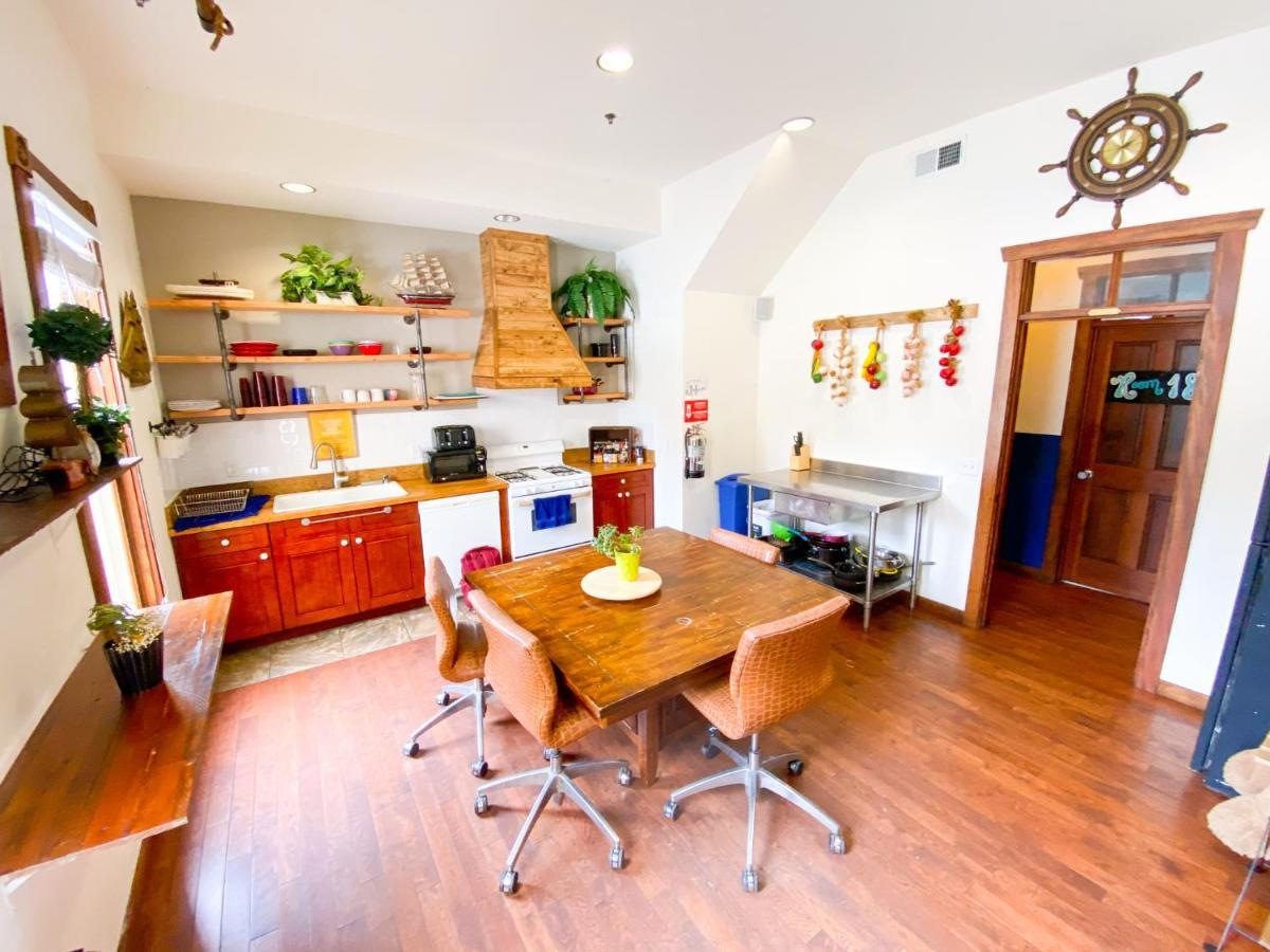 Ith San Diego Adventure Hostel (Adults Only) Exteriör bild